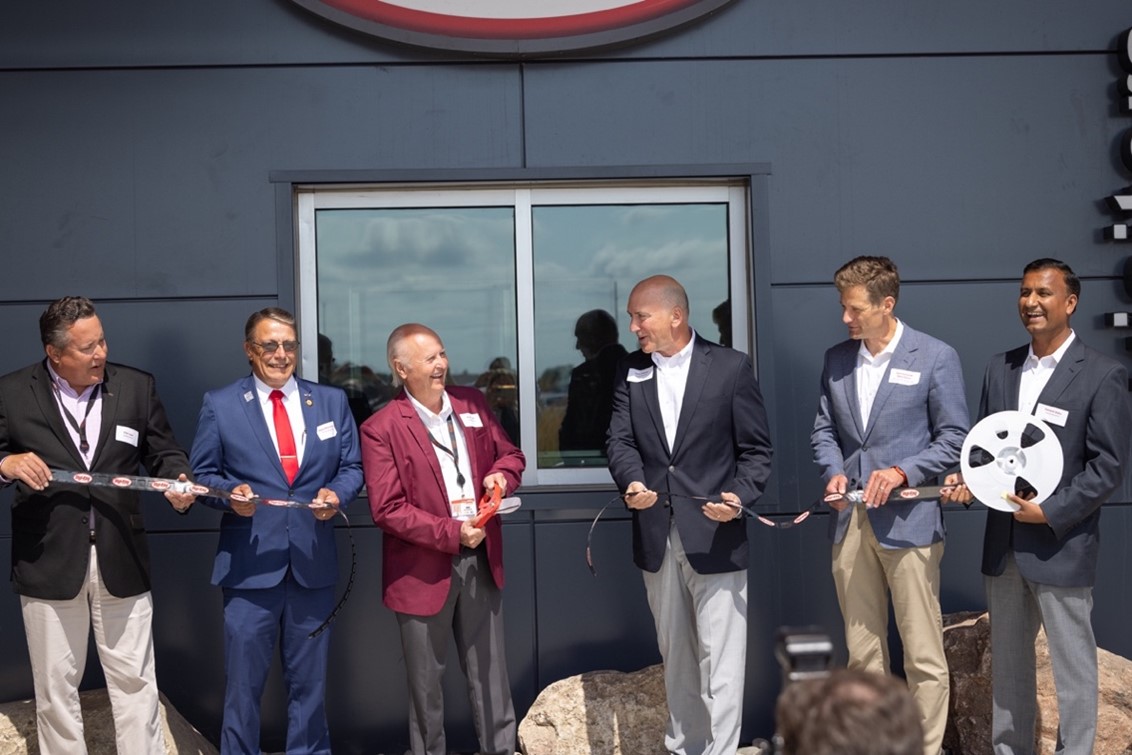 Digi-Key Celebrates Ribbon Cutting of Product Distribution Center Expansion
